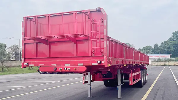 横向きライトダンプトレーラーがバルク荷降ろし効率を向上